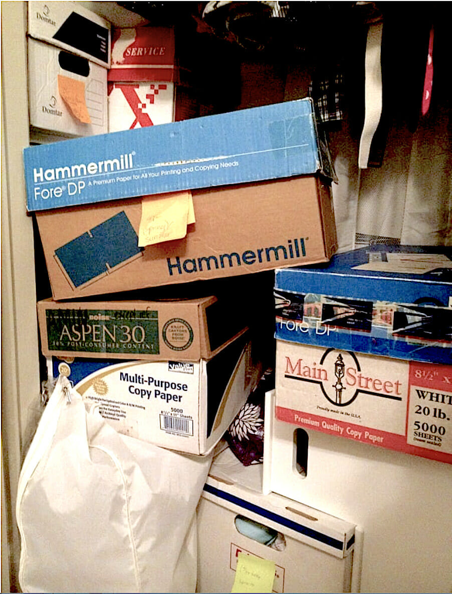 https://supermomhacks.com/wp-content/uploads/2015/02/Kimmies-closet-before-DIY-closet-shelving.jpg