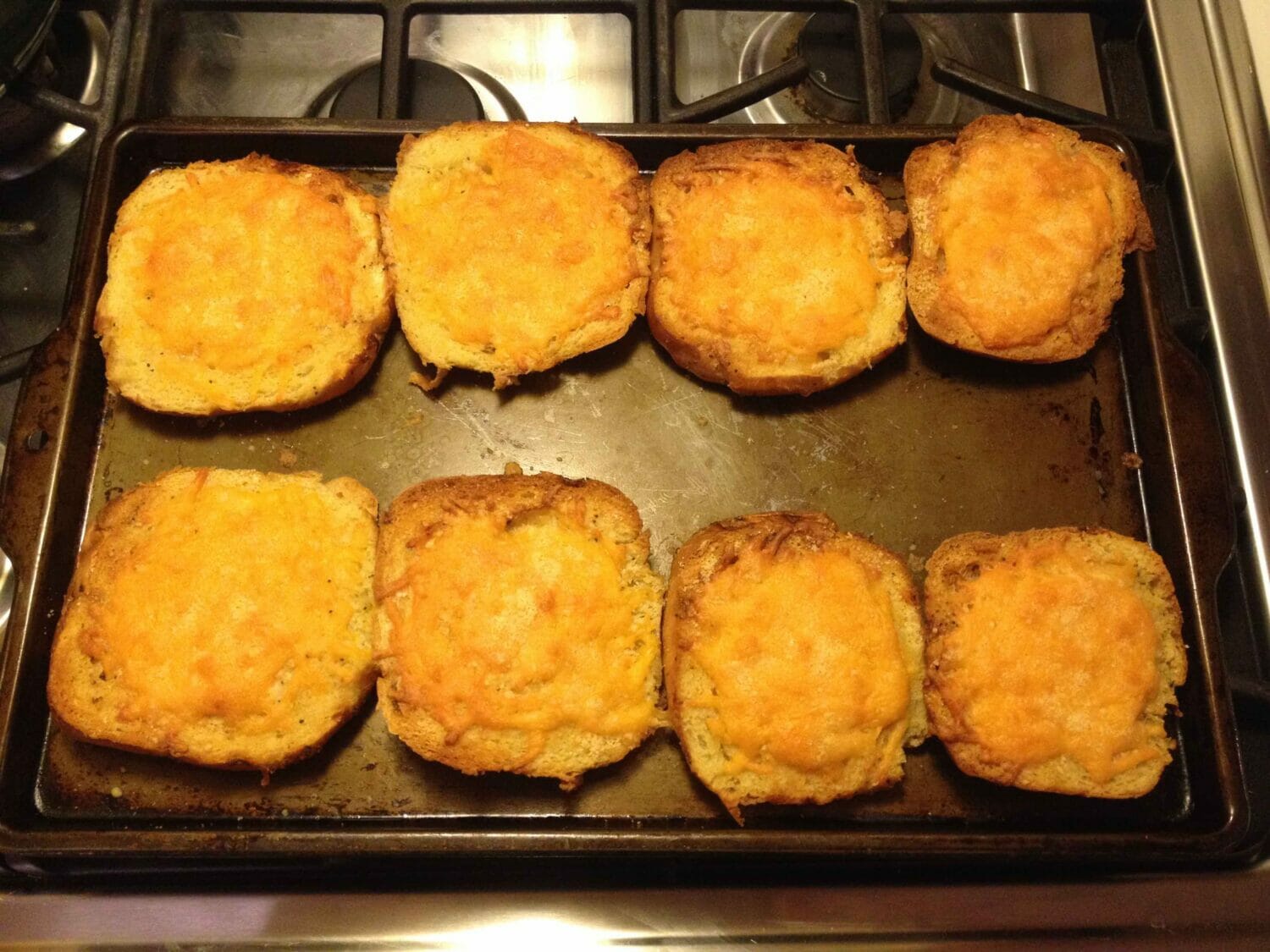 Need a quick snack for your kids on a cold afternoon? Or a perfect side for that bowl of soup? Either way, Cheesy Toasts fit the bill.