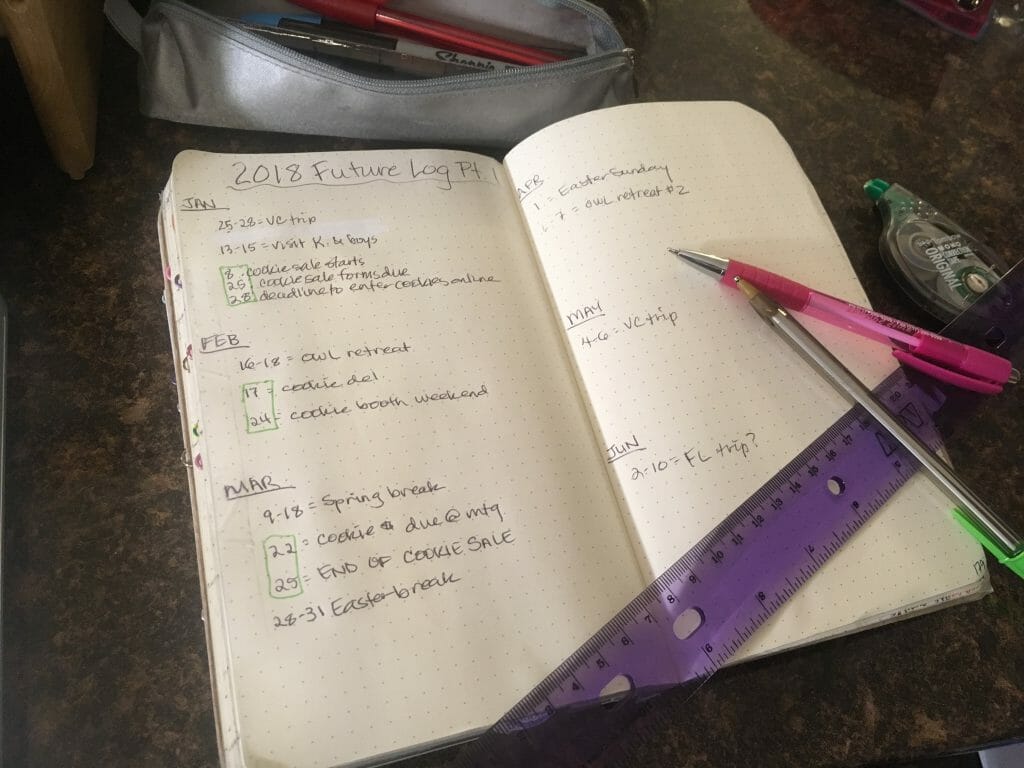 Want to start a bullet journal, but not sure how? This step-by-step beginner's guide to starting a bullet journal will help you overcome your mental blocks and get going!