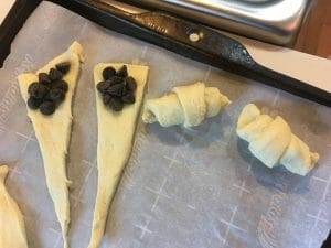 Need quick & easy ideas for make-ahead snacks, summer picnics, or school lunches? With over 25 options, this list of crescent roll recipes has you covered!