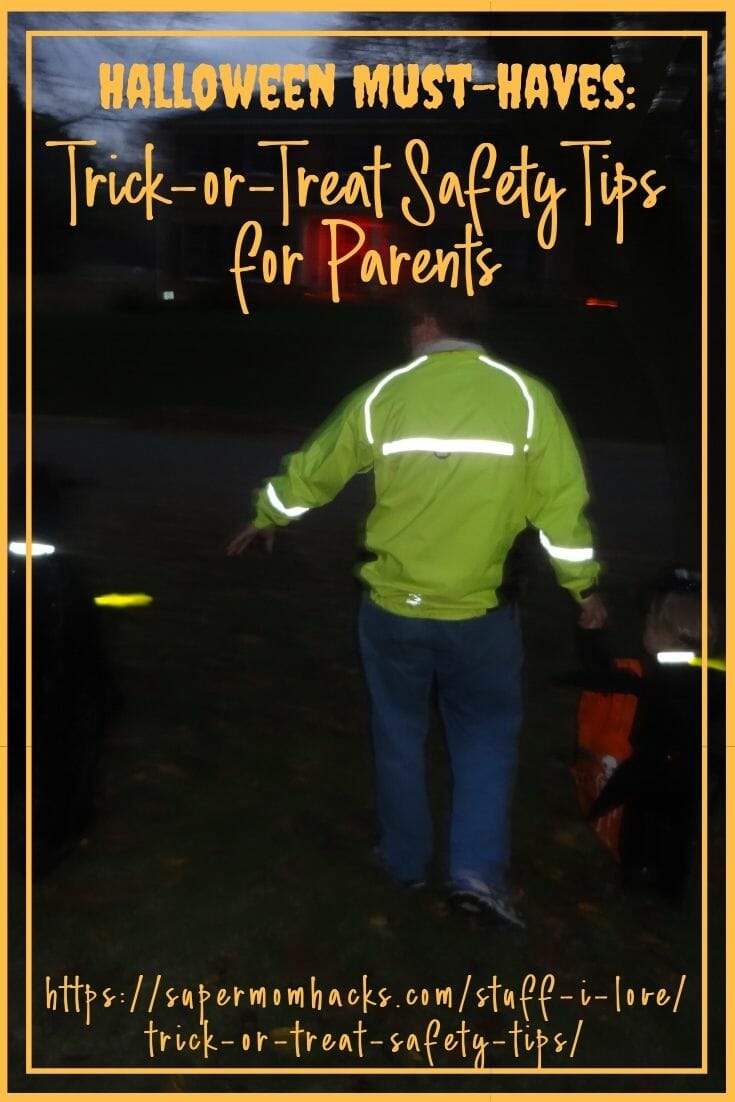 How to keep your kiddos visible and safe on Halloween? These trick-or-treat safety hacks will keep your little ones visible after dark! Halloween Must Haves: Trick-or-Treat Safety Tips for Parents - SuperMomHacks | halloween safety tips | halloween safety tips for trick or treaters | trick or treat safety tips for kids | trick or treat safety tips for parents | trick or treating safety tips | steps to take when trick or treating | safe trick or treating tips | halloween safety tips for adults