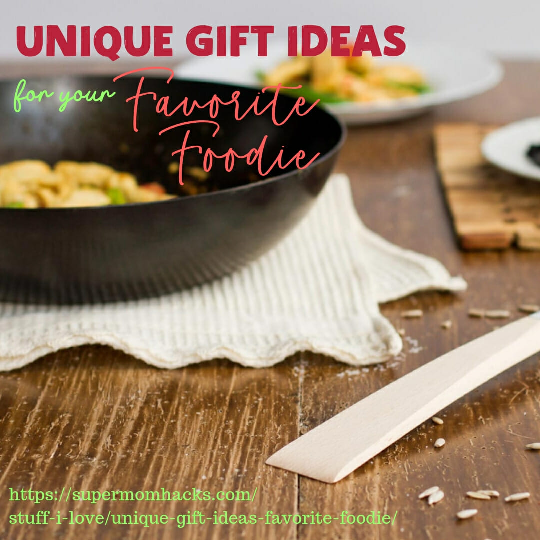 Need some holiday gift ideas for the chef in your life? These gift ideas are sure to please your favorite foodie and home-kitchen chef alike.