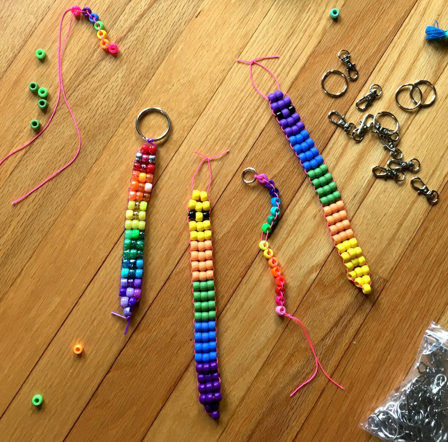 How to make an easy fidget toy with rubber bands and beads., Hey its Leyna